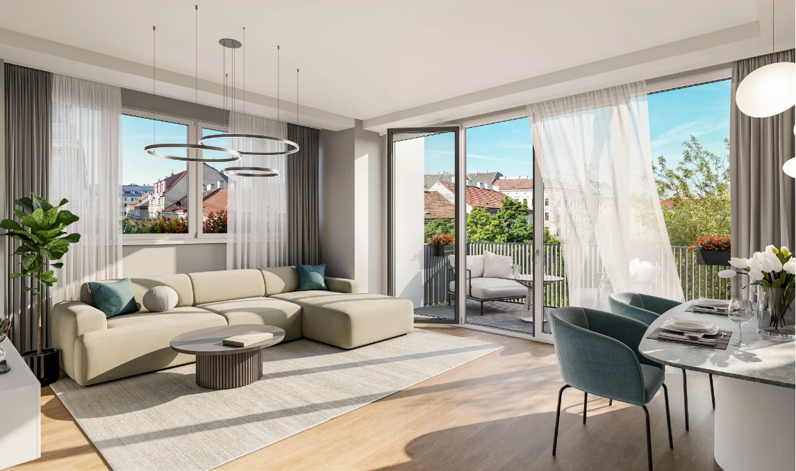 Helles Wohnzimmer mit Ecksofa, Essbereich und Zugang zum Balkon mit Blick ins Grüne.